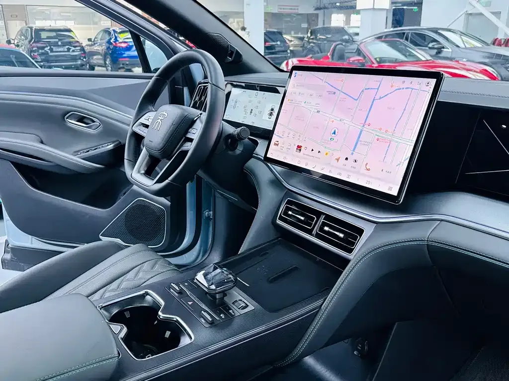 BYD L DM-i — фото 6