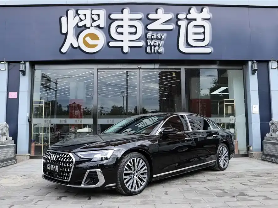 Audi A8 — фото 1