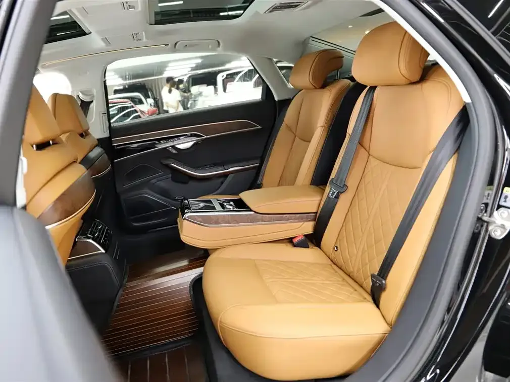 Audi A8 — фото 9