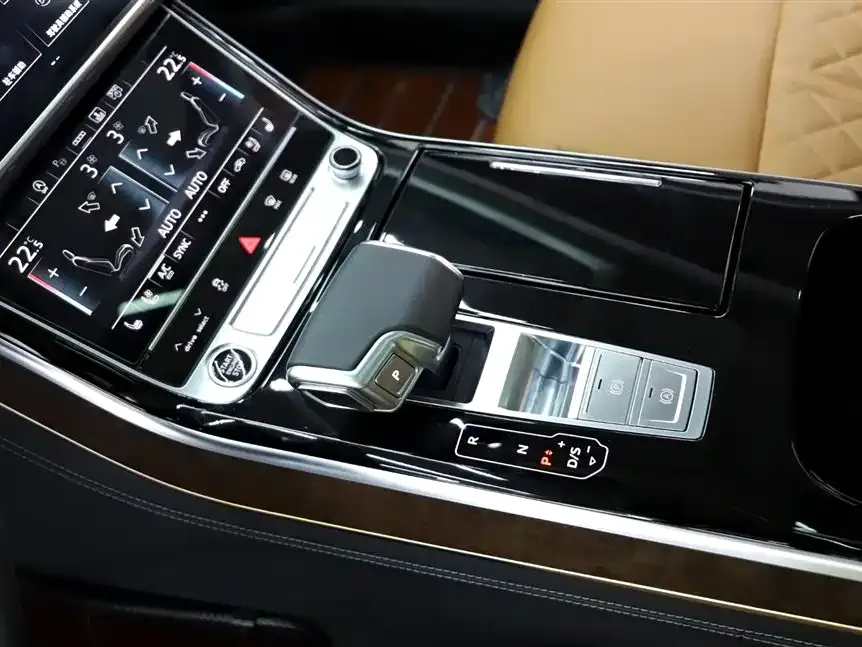 Audi A8 — фото 5