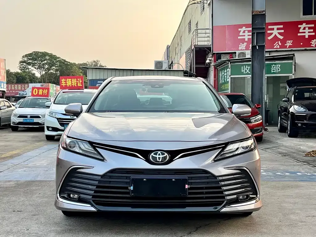 Toyota Camry — фото 6