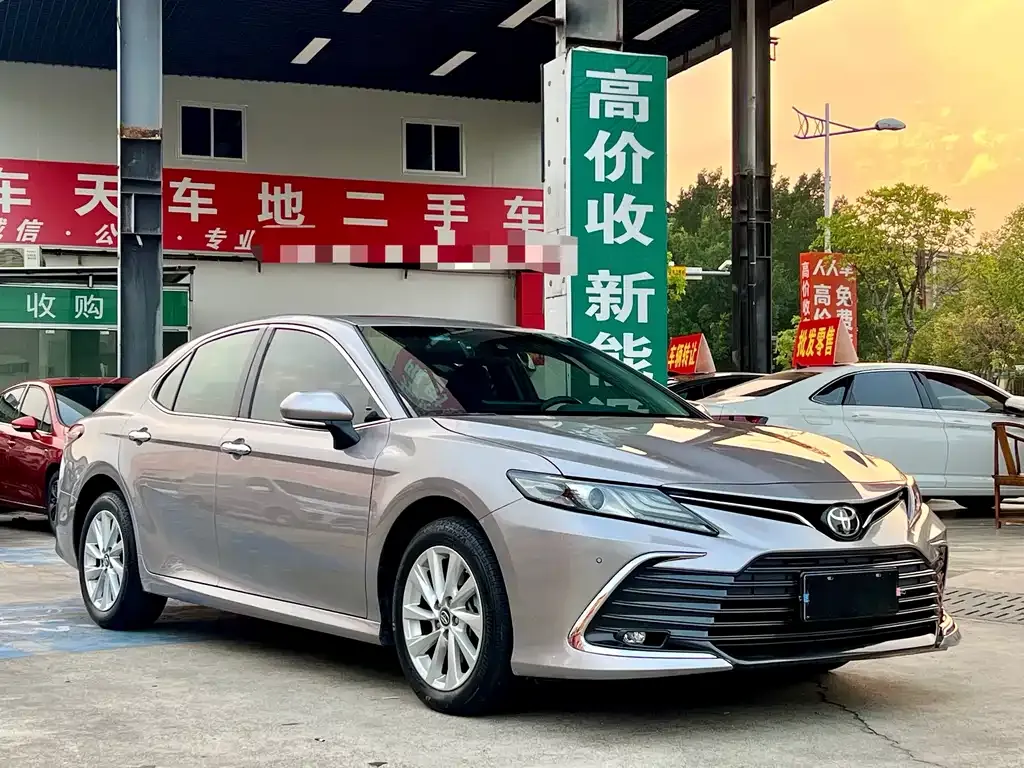 Toyota Camry — фото 8