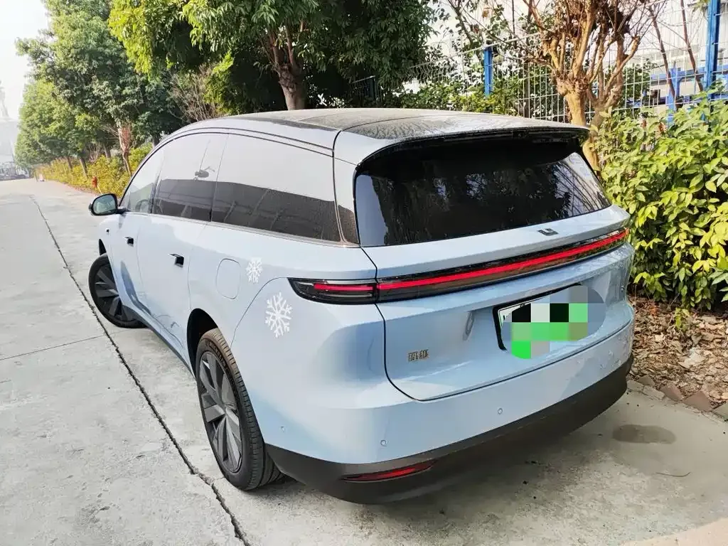 Li Auto i8 — фото 8