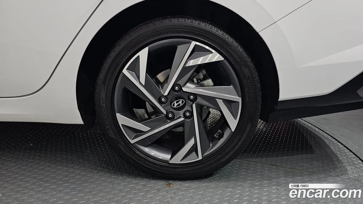 Hyundai AVANTE — фото 2