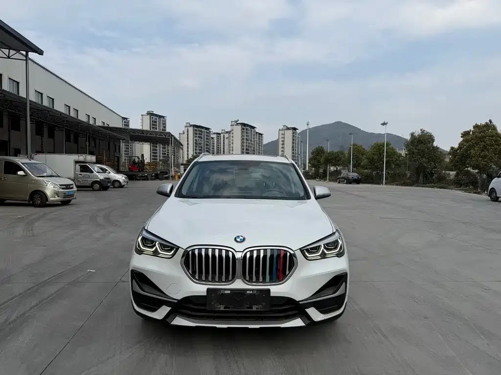 BMW X1 — фото 1