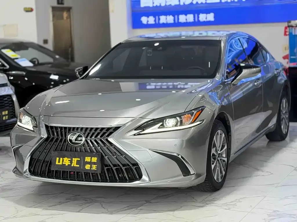 Lexus ES — фото 1