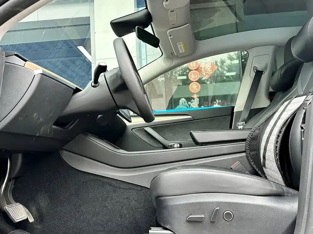 Tesla Model Y 2023 из CN, фото 2