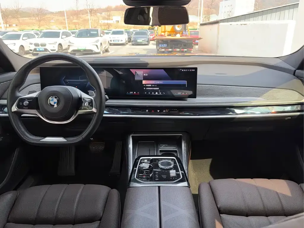 BMW 7 Series — фото 10