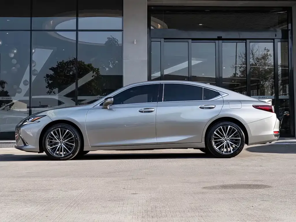 Lexus ES 2023 из CN, фото 2