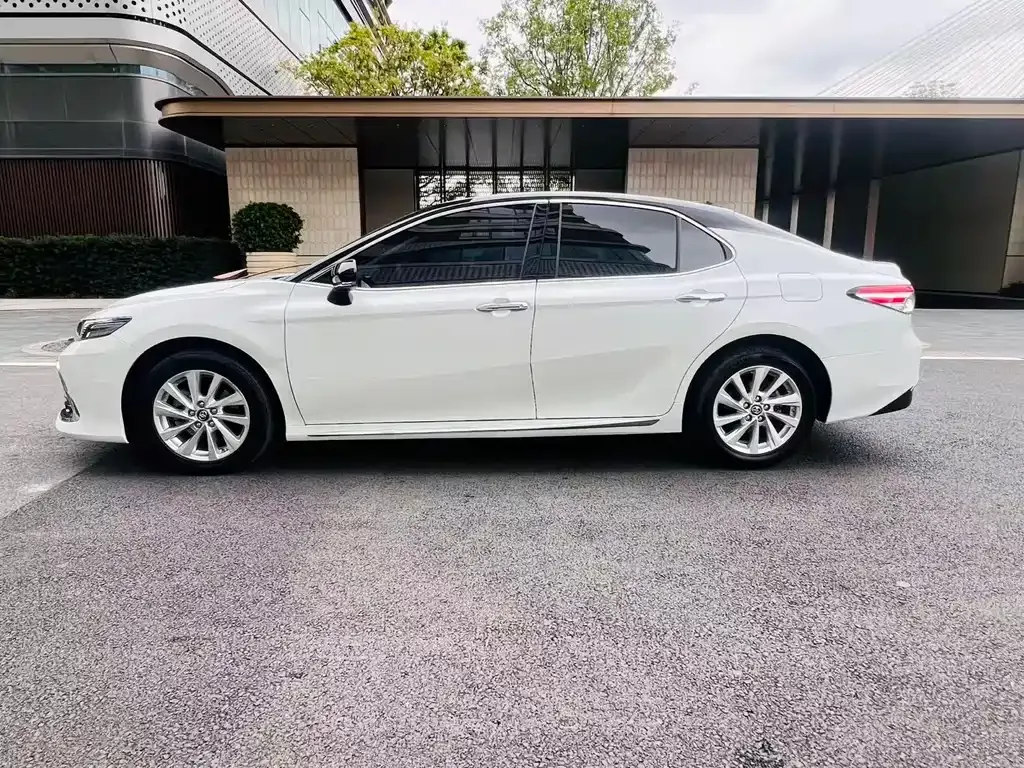 Toyota Camry 2023 из CN, фото 8