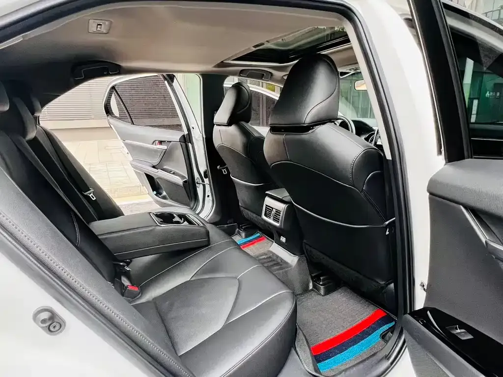 Toyota Camry 2023 из CN, фото 5