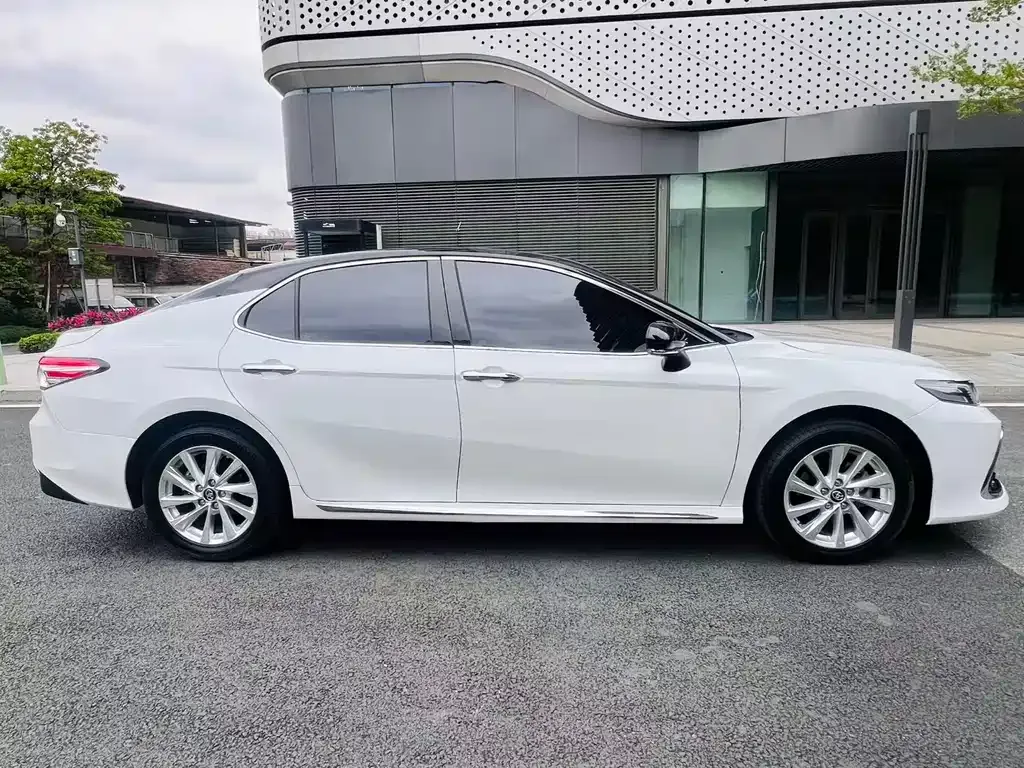 Toyota Camry 2023 из CN, фото 10