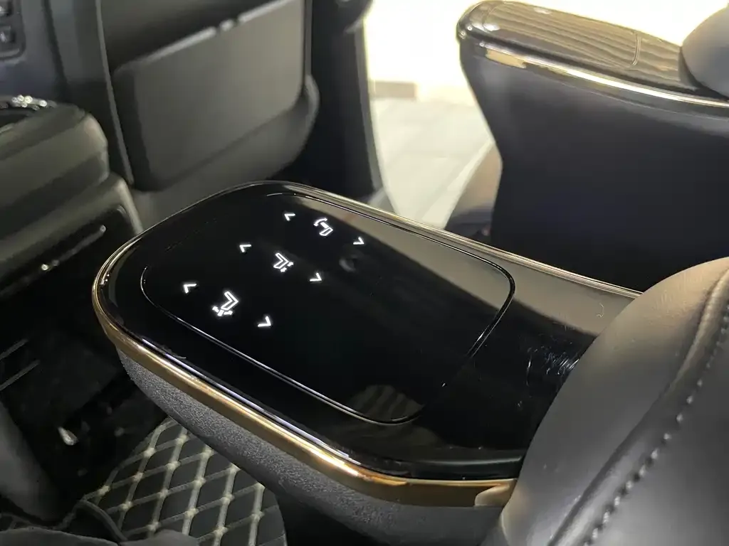 GAC Motor Trumpchi M8 — фото 2
