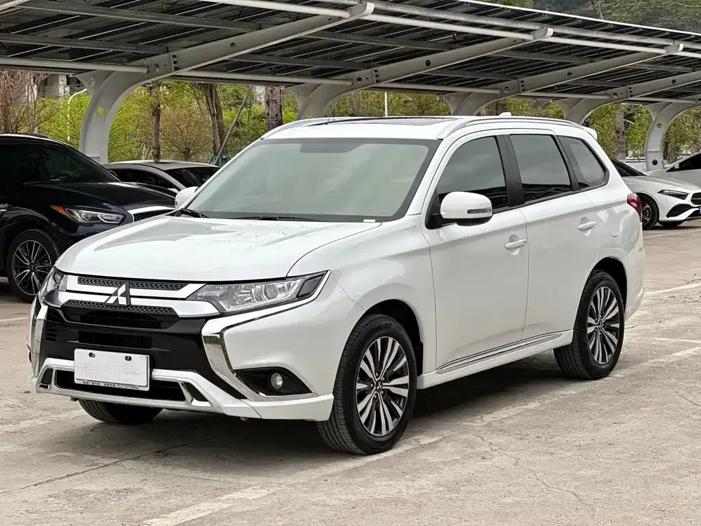 Mitsubishi Outlander 2022 из CN, фото 1