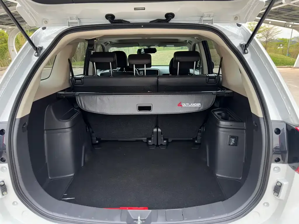 Mitsubishi Outlander 2022 из CN, фото 4