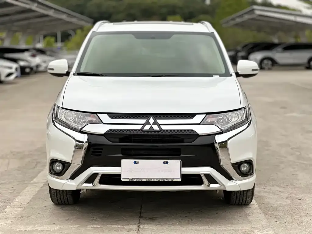 Mitsubishi Outlander 2022 из CN, фото 2