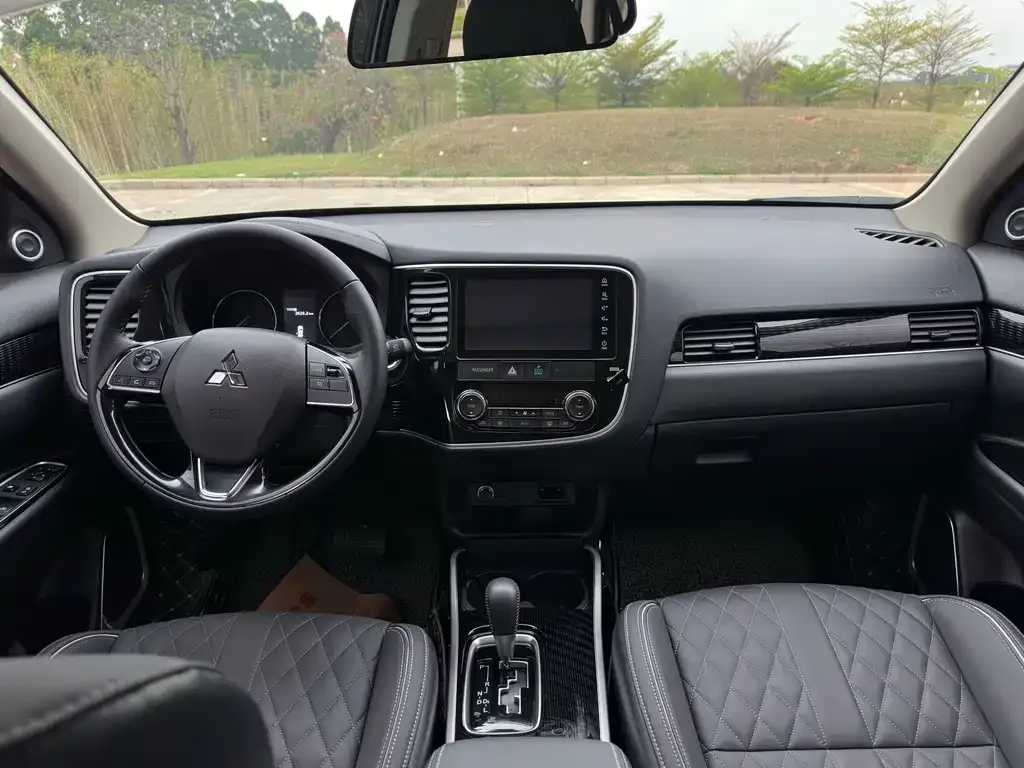 Mitsubishi Outlander 2022 из CN, фото 5
