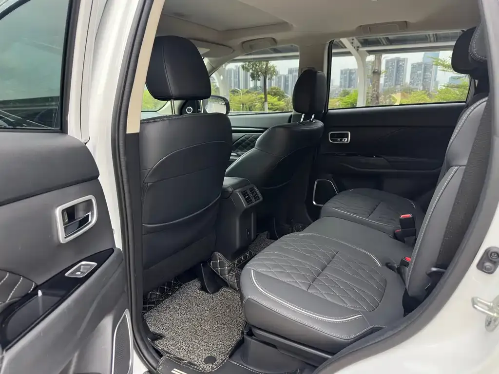 Mitsubishi Outlander 2022 из CN, фото 7