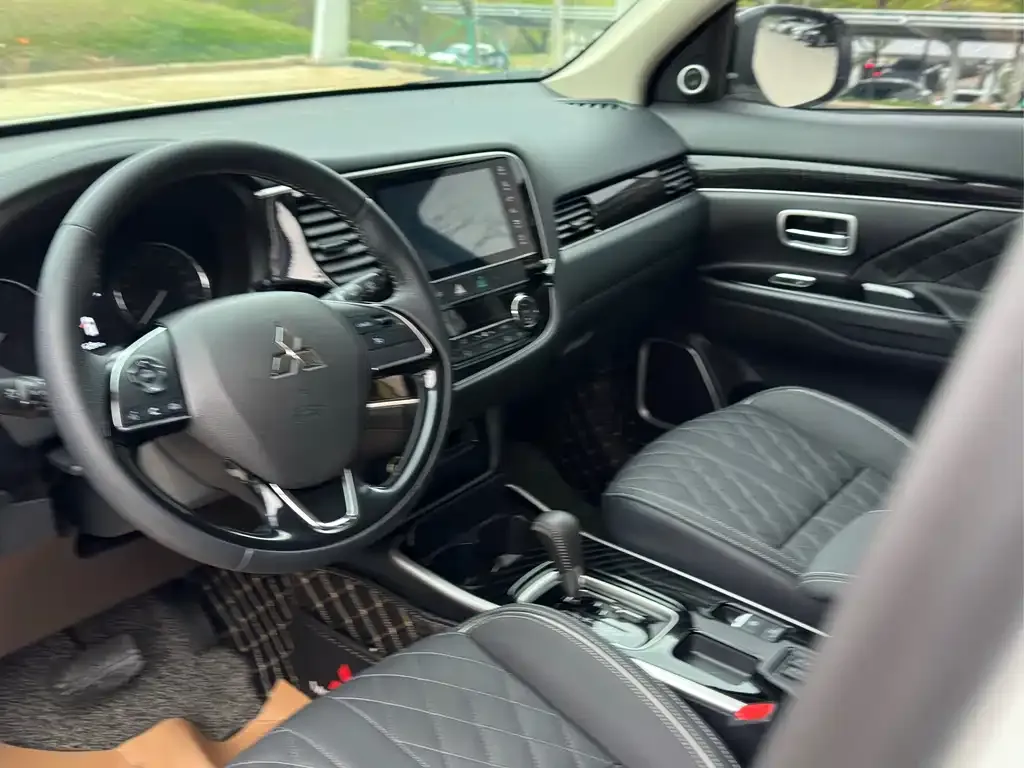 Mitsubishi Outlander 2022 из CN, фото 3