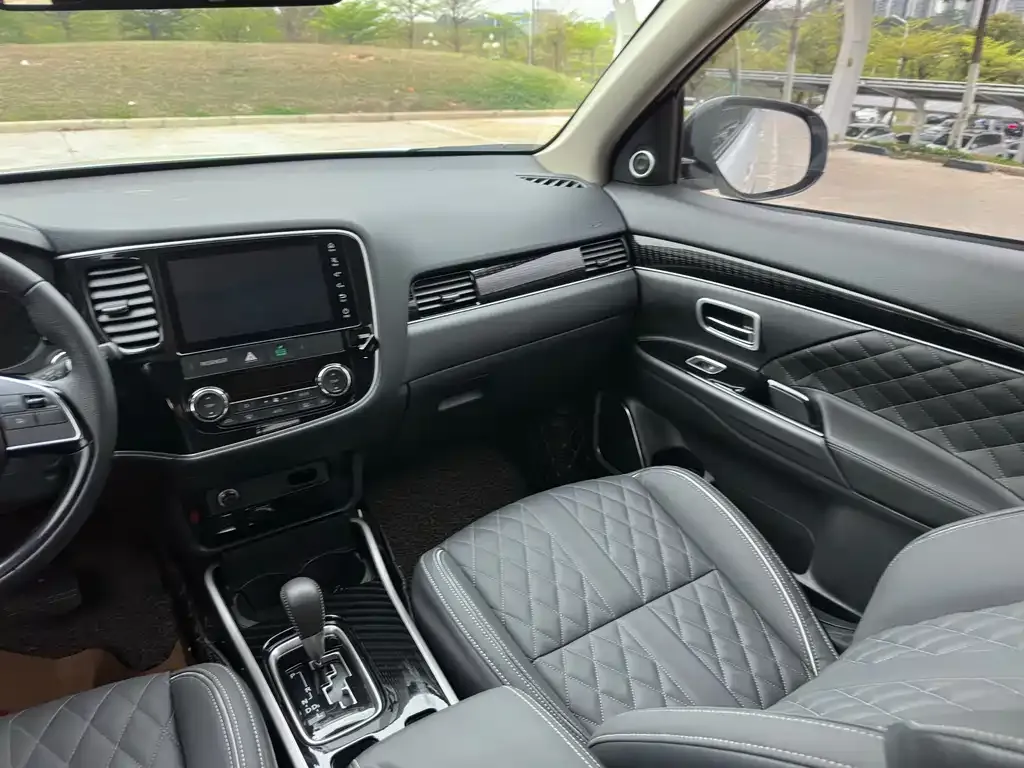 Mitsubishi Outlander 2022 из CN, фото 9