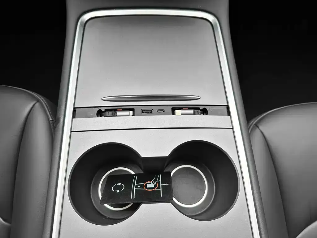 Tesla Model Y 2024 из CN, фото 2