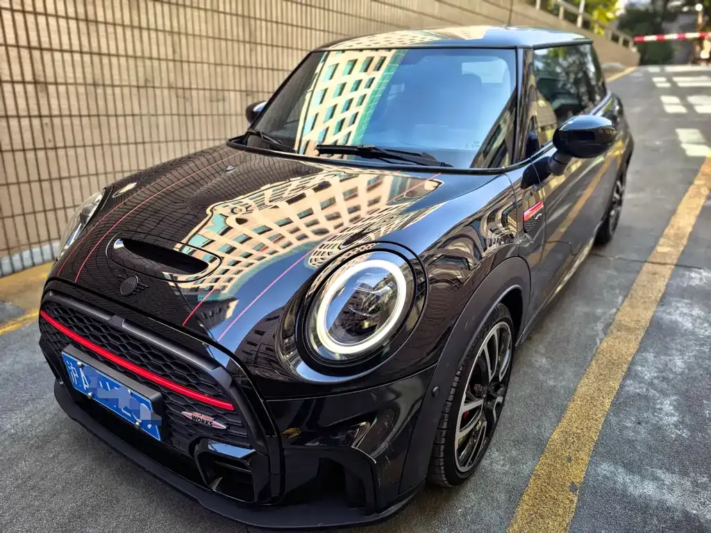 MINI JCW (John Cooper Works) — фото 1