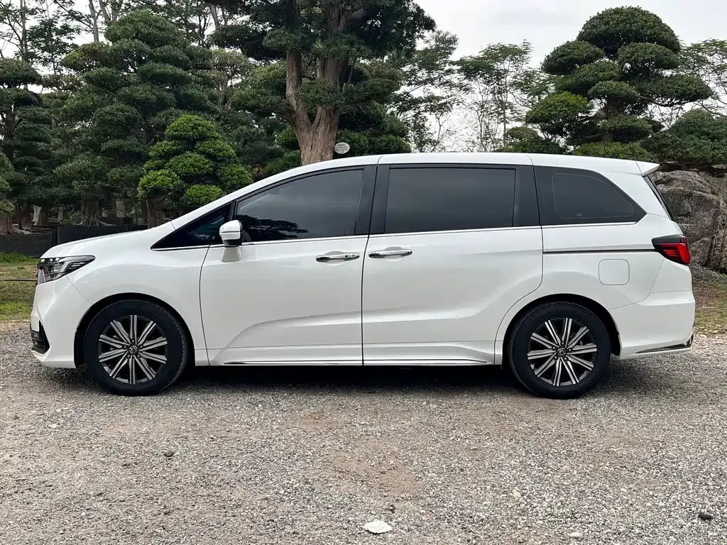 Honda Odyssey — фото 8