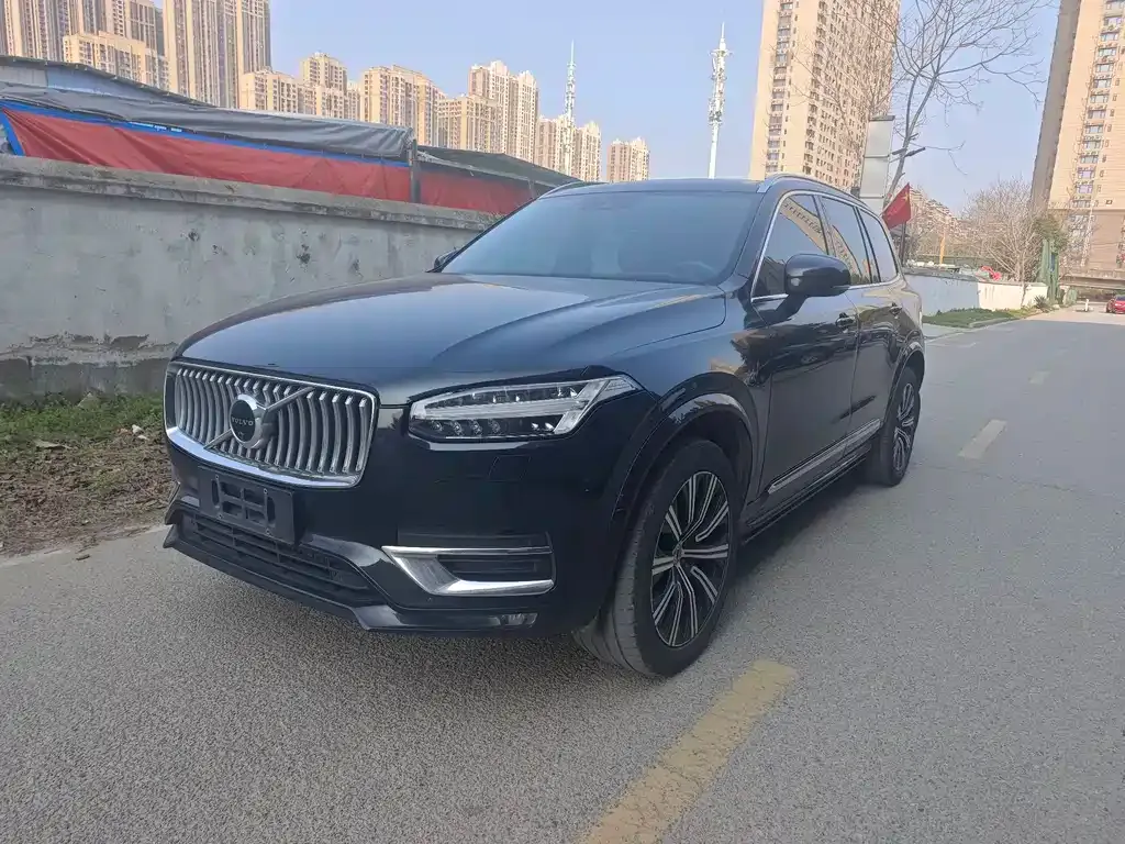 Volvo XC90 — фото 1