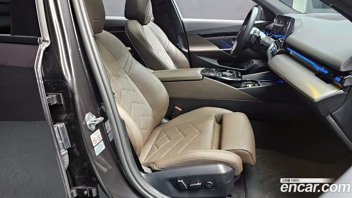 BMW 5-Series 2024 из KR, фото 10
