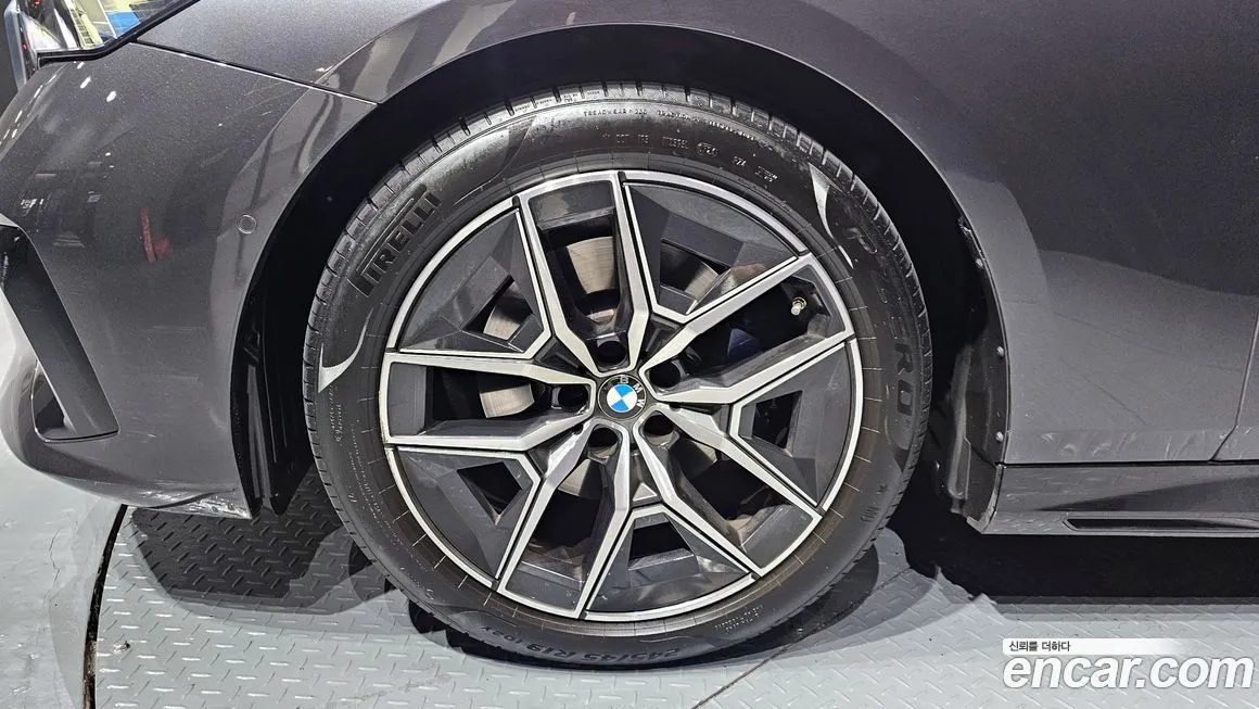 BMW 5-Series 2024 из KR, фото 8