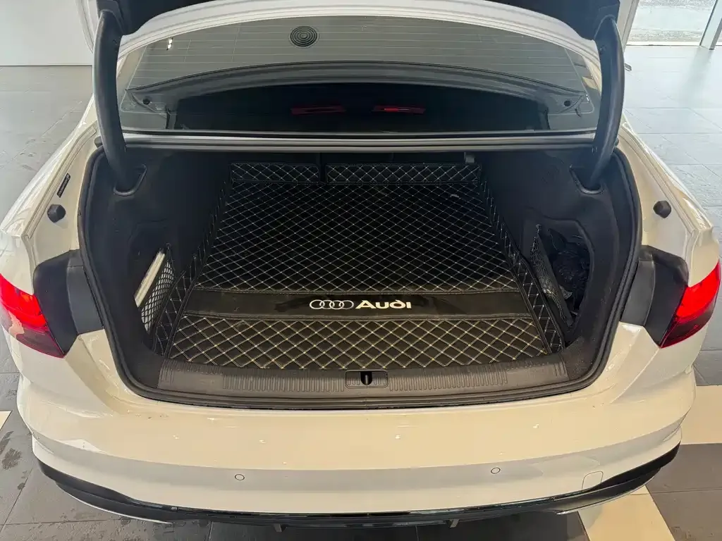 Audi A4L 2024 из CN, фото 7