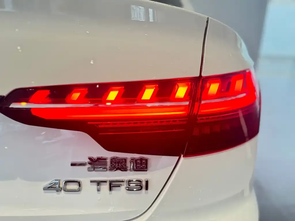 Audi A4L 2024 из CN, фото 5