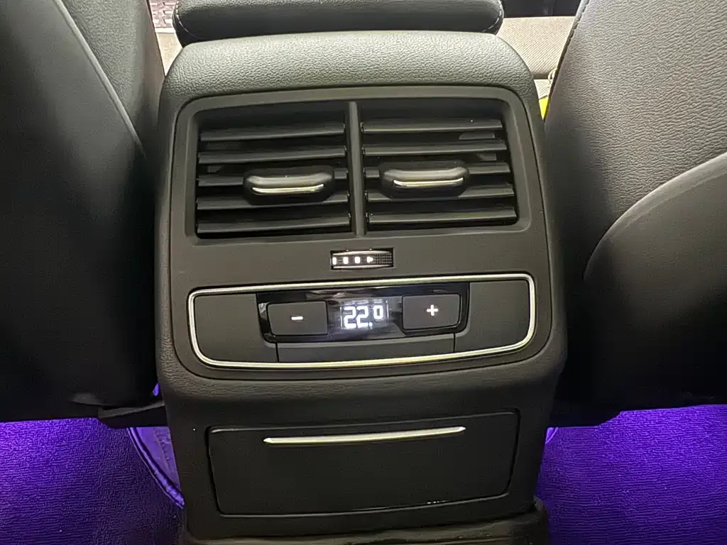 Audi A4L 2024 из CN, фото 6
