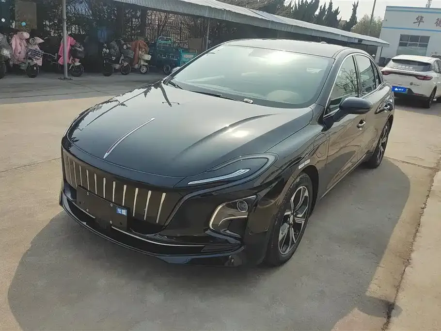 Hongqi E-QM5 — фото 1