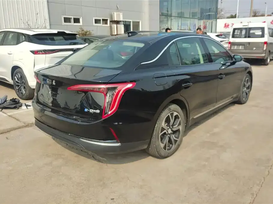 Hongqi E-QM5 — фото 3