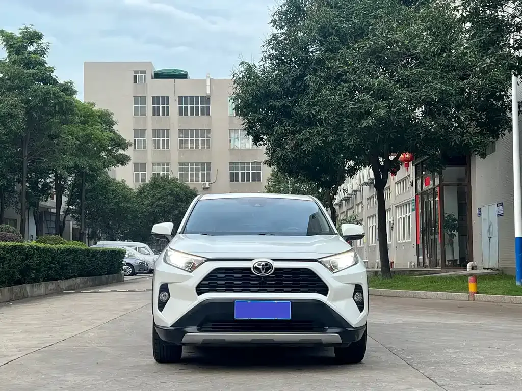 Toyota RAV4 — фото 9