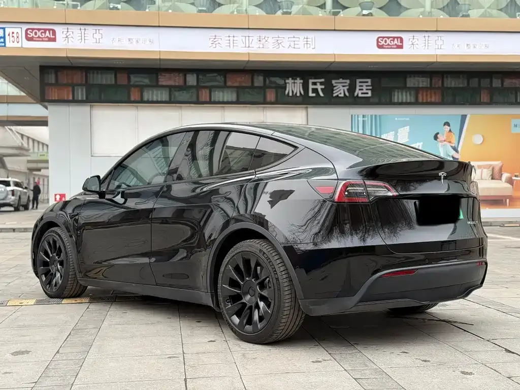 Tesla Model Y — фото 8