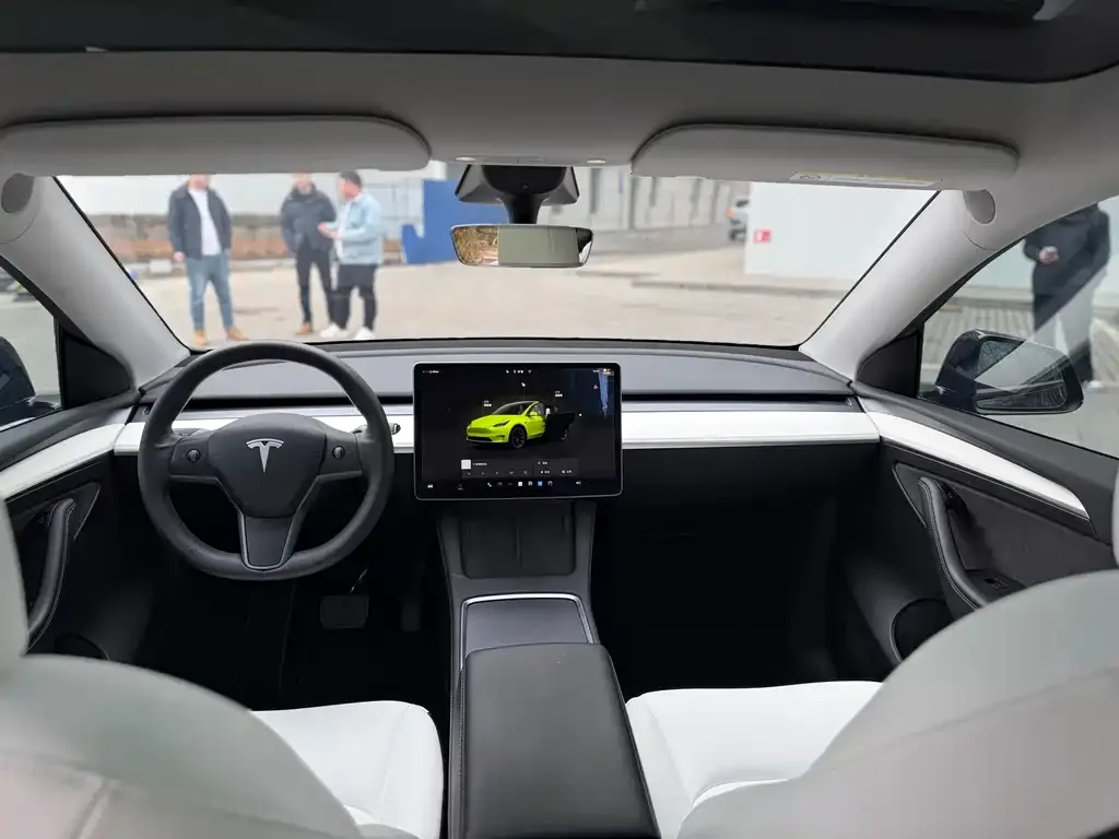 Tesla Model Y — фото 5