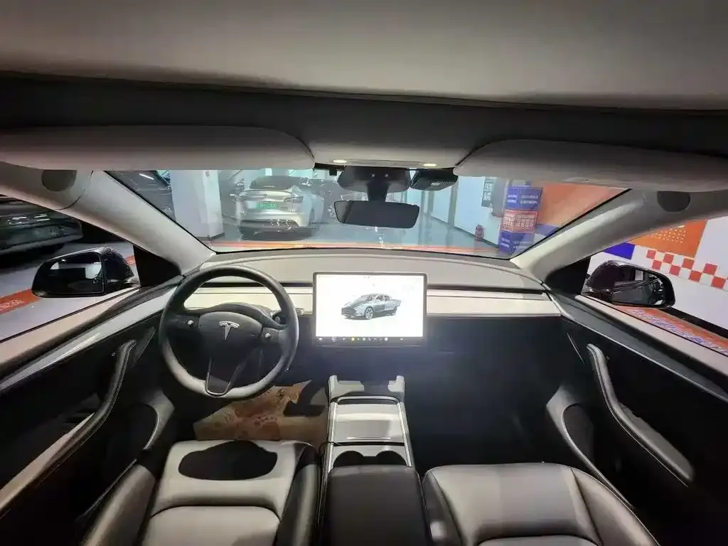 Tesla Model Y — фото 3