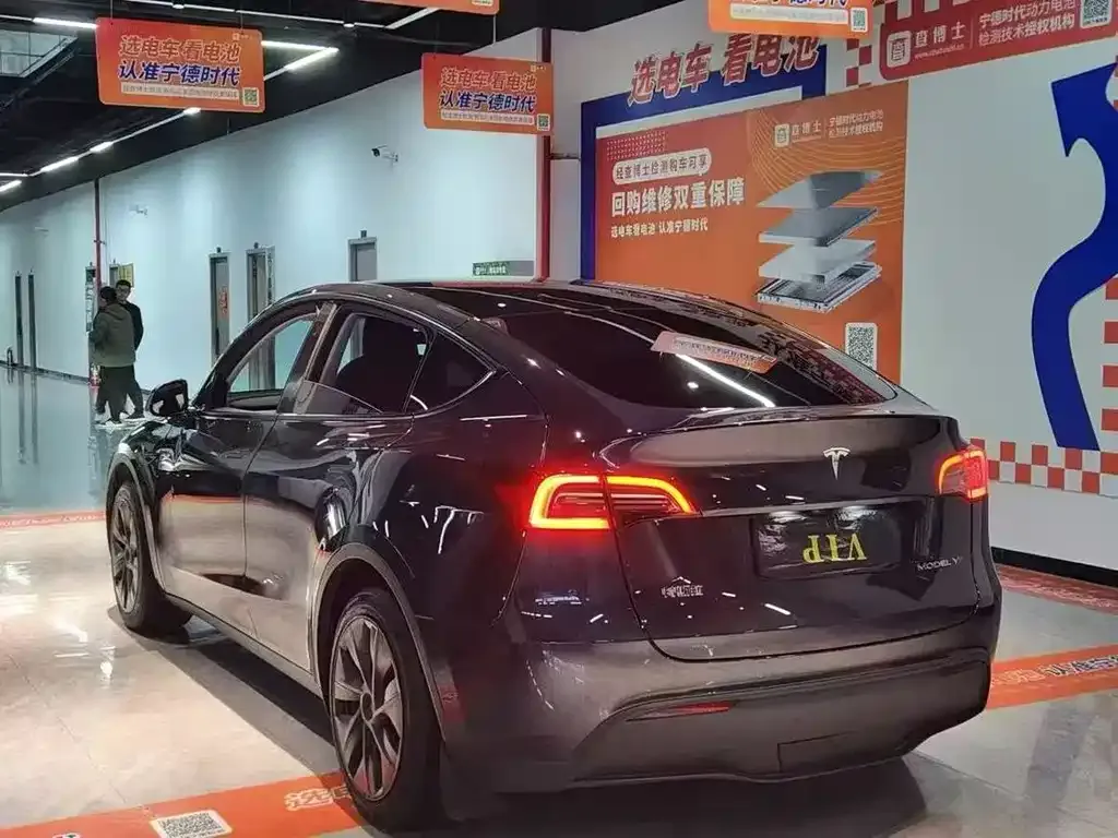 Tesla Model Y — фото 9