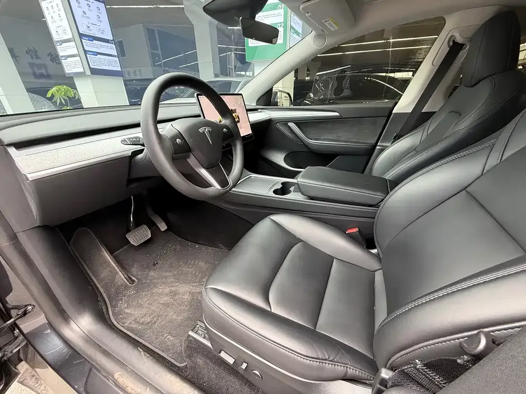 Tesla Model Y — фото 6