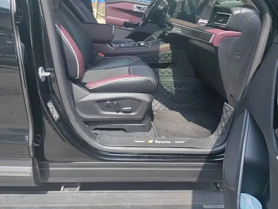 Ford Explorer 2023 из CN, фото 2