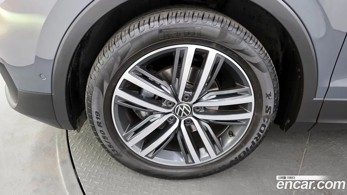 Volkswagen Tiguan — фото 10