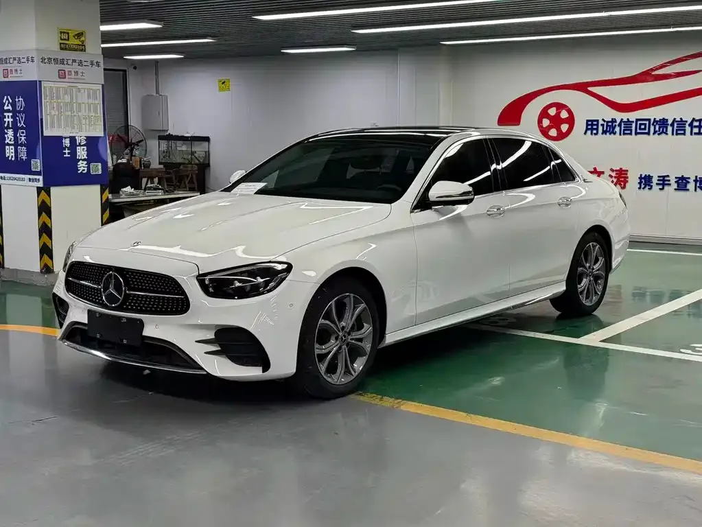 Mercedes-Benz E-Class — фото 1