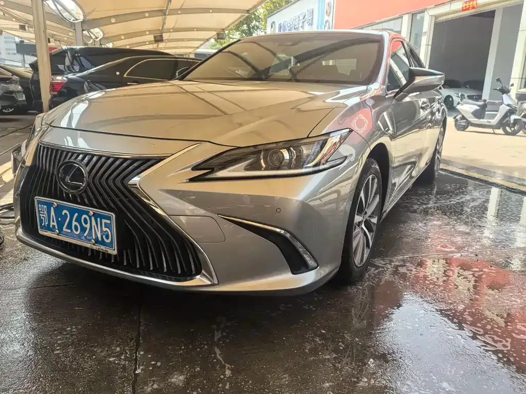 Lexus ES — фото 8
