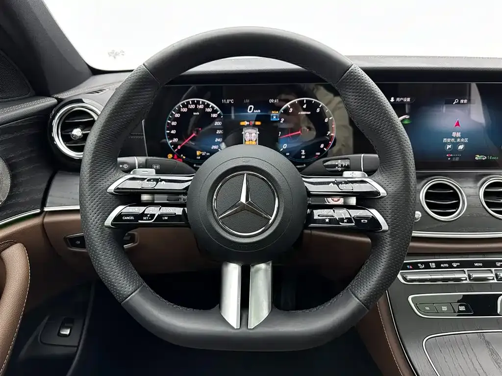 Mercedes-Benz E-Class — фото 10