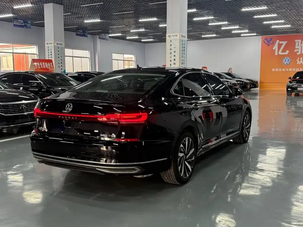 Volkswagen Passat — фото 9