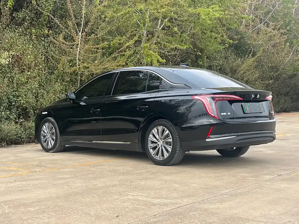 Hongqi E-QM5 2025 из CN, фото 8