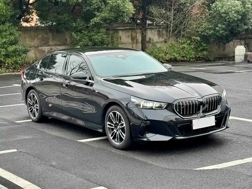 BMW 5 Series — фото 10