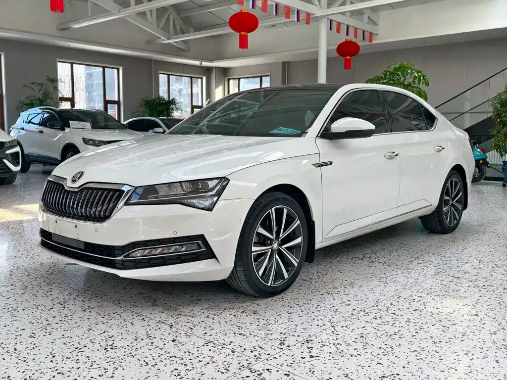 Skoda Superb — фото 1
